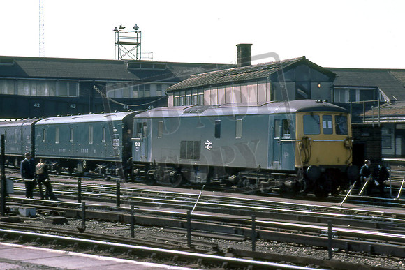 TTR10111 73136 CLAPHAM JUNCTION 12-4-80
