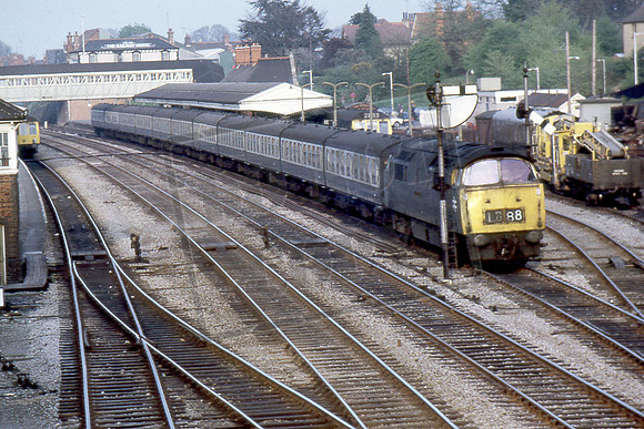 TTR10206 1041 NEWBURY 22-04-1974