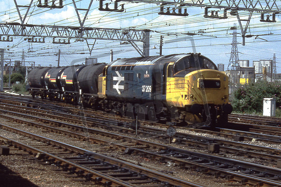 1-39 37209 PHANTOM with 4 TTA's at Stratord 03-07-1990 Ian Ball