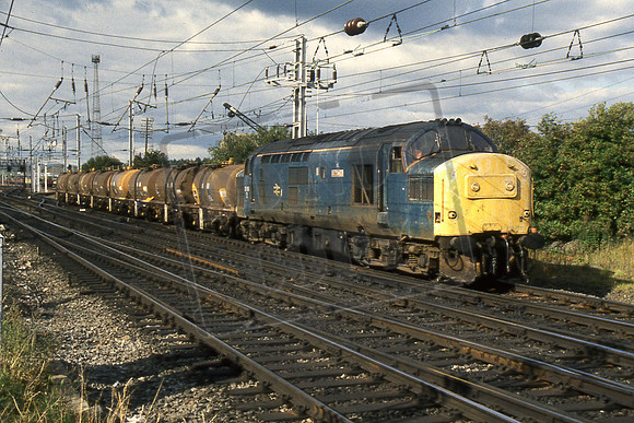 11-9 37185 BUCCANEER (Cat No 11-9) Arriving Mossend Yard with 8 TTA tanks. 12-09-90 Ian Ball