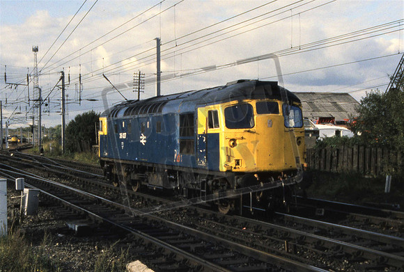 11-16 26027 (Cat No 11-16) Mossend  bound for Motherwell 12-09-90 Ian Ball