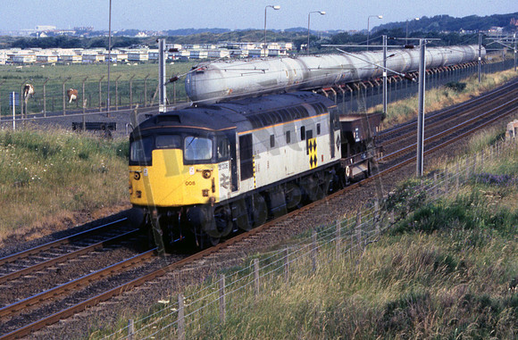 5-14 26008 (Cat No 5-14) Passing Prestwick Fuel sidings reyurning to Ayr yard with one Dogfish 19-07-90 Ian Ball
