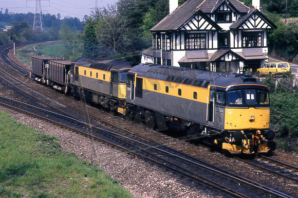 77-30 33201 & 33008 EASTLEIGH (Cat No 77-30) Cowley Bridge Junction. Seacows. 09-05-91 Ian Ball
