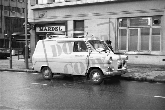 JGF488K FORD TRANSIT LONDON TRANSPORT SERVICE VEHICLE 1712F EUSTON 28-1-1975
