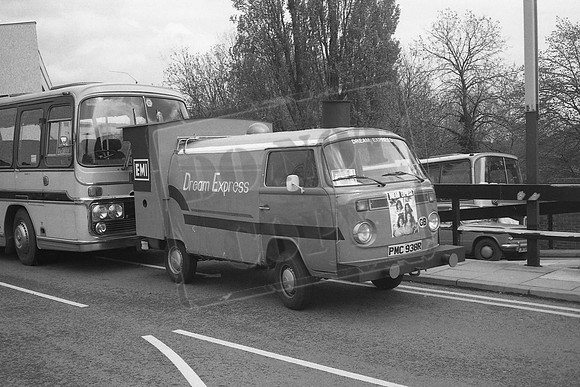 PMC938R EMI GROUP DREAM EXPRESS VW CAMPER AT WEMBLEY 7-5-1977