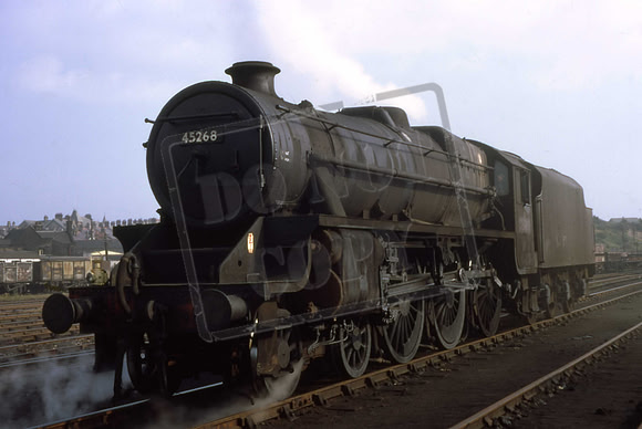 45268 (Cat No UNS45268) Carnforth Class 5 4-6-0 26-07-1968