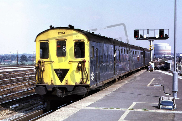 1204 DEMU CLASS 206 READING GENERAL 26-8-1975