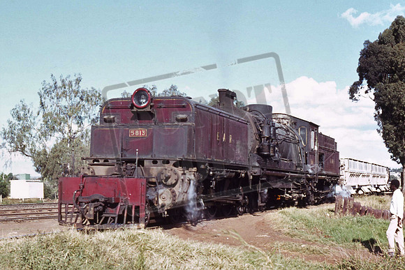 5813 EAR EAST AFRICAN RAILWAYS AT ATHI RIVER, KENYA 18-9-1971