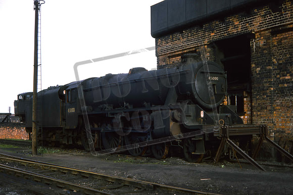 45000 (Cat No UNS45000)  5MT Stanier 4-6-0 Chester 1967