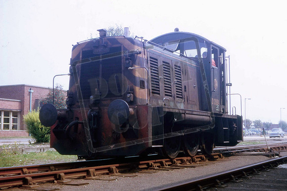 D2994 (Cat No UN2994B) Southampton Docks 1970