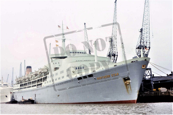 NORTHERN STAR SHAW SAVILLE OCEAN LINER SOUTHAMPTON AUG 1969
