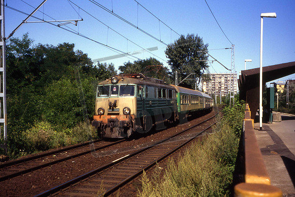 POLAND EU07321 WARSAW SUBURBS JULY 1995
