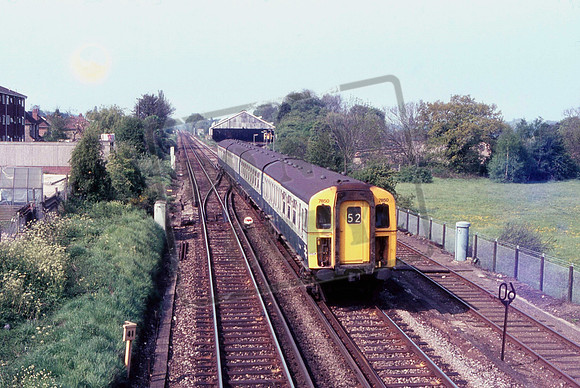 7850 (Cat No JSMEMU7850) Class 423 4VEP FARNHAM 1985