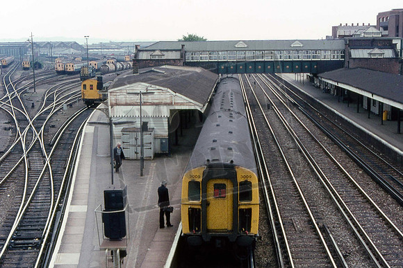 3009 (Cat No JSMEMU3009) Class 430 4-REP EASTLEIGH 1985