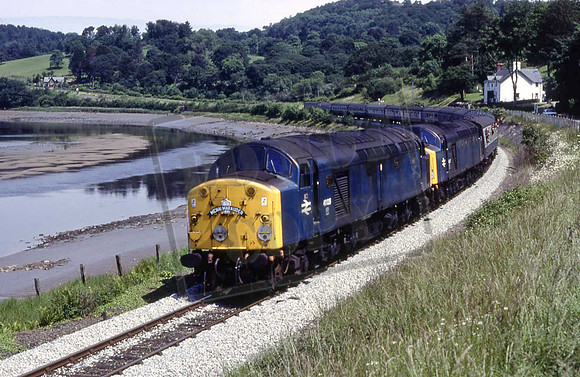 40028UN & 40047 MENAI MARAUDER ALONGSIDE THE CONWY 3-7-1983 Robert Watson-Jones