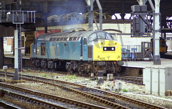 40194MM MANCHESTER VICTORIA 13-10-1982 MARK McDERMOTT
