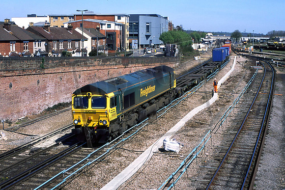 66569UN EASTLEIGH ON BIRCHGROVE SOUTHAMPTON MT 3-5-2017