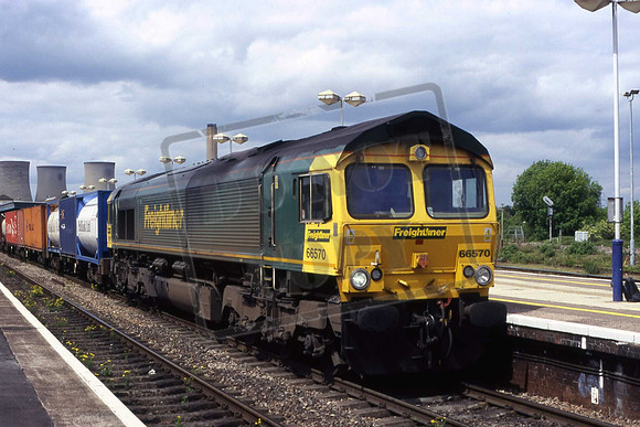 66570MH DIDCOT 13-5-2011 MARTIN HIGH