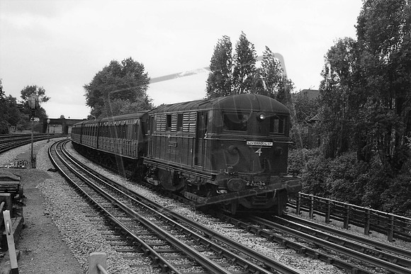 TTPL4 LT No4 LORD BYRON HEADING FOR LIVERPOOL STREET