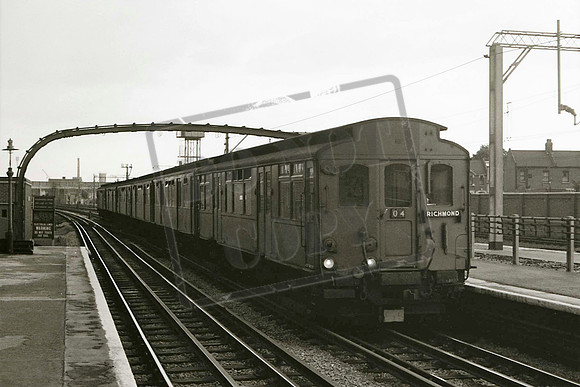 TTPLEMU LONDON UNDERGROUND EMU ROUTE O4 TO RICHMOND 1960s