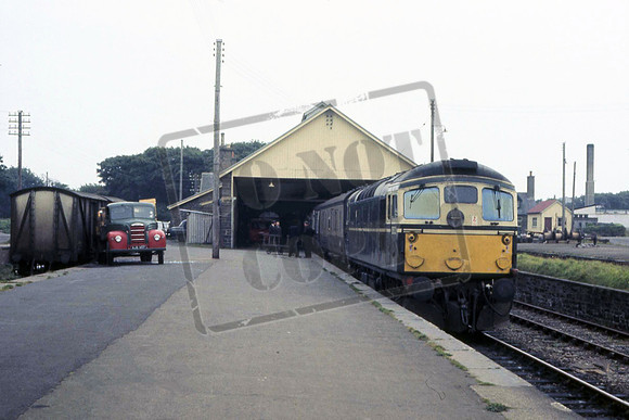 5332 UN D5332 WICK 17.20 TO INVERNESS 19-09-1969