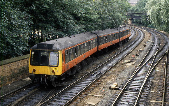 107040IBLB LEAVES WAVERLEY FOR GLASGOW CENTRAL VIA SHOTTS 1-8-1990 IAN BALL