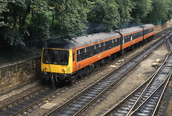 107046IBLB APPROACHING WAVERLEY OPPOSITE END TO 107046 01-08-990 IAN BALL