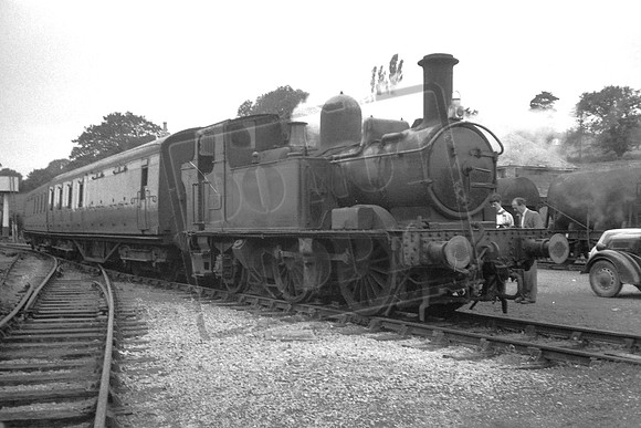 1421 (Cat No TTPS1421) 0-4-2 1400 Class at Hemyock.