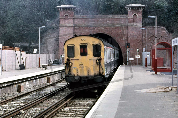 1001 UNDEMUB HASTINGS DEMU TUNBRIDGE WELLS 1986