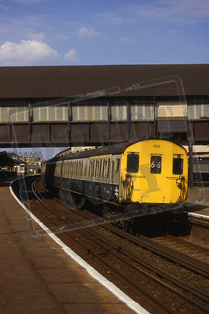 1123 (Cat No DEMUKM1123) Class 205 at Clapham Junction