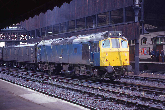25115 (Cat No UN25115) Manchester Victoria April 1983