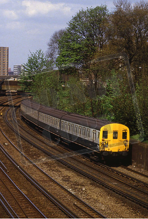 5419 (Cat No EMU5419-KM) Near Clapham Junction. on the down fast just outside Clapham Jn. 66 Vic to East Grinstead