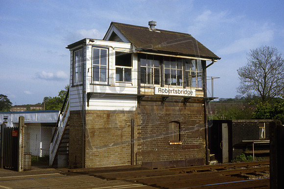 Robertsbridge Signal Box Cat No LOC1019) 23-06-1983