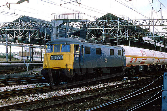 83006 (Cat No UN83006) Rugby 1977