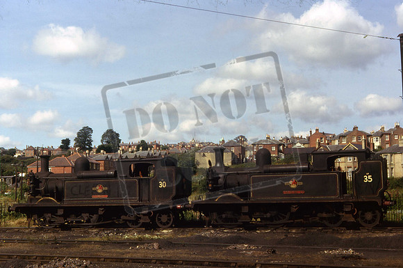W30 W35 (Cat No UNSW30) SHORWELL & FRSHWATER Class O2 Ryde Shed Isle of Wight