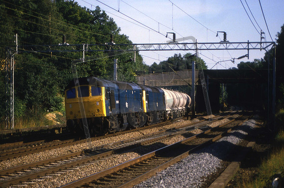 25266 25xxx (Cat No KM25266) Gypsy Lane bridge, North of Watford Tunnels. Kings Cross - Tring empties.