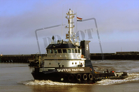 DUTCH PARTNER ENTERRING GREAT YARMOUTH APRIL 2006