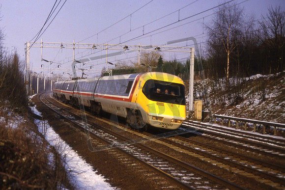 370002 (Cat No KM370002) South of Kings Langley approaching Watford Tunnels.