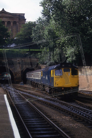 27015 (Cat No KM27015) Edinburgh Waverley