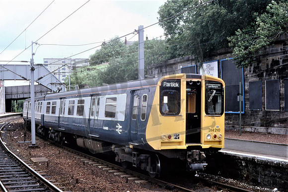 314210 UN ON GLASGOW TRAIN AT HAMILTON CENTRAL