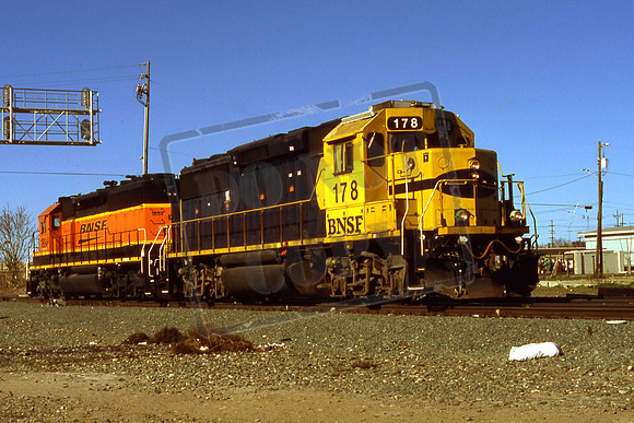 178 & 1884 GP60 & SD40-2 BNSF At Stockton, California. 19-02-18 George Fernandes