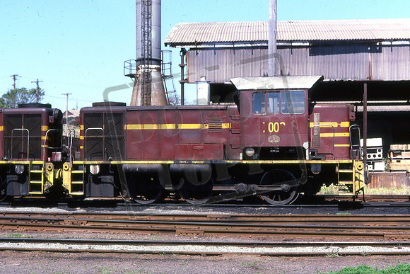 AUSTRALIA 7002 NSW 48 ton Comeng Caterpillar at Port Kembla 27-09-1983 BRUCE D BARRETT