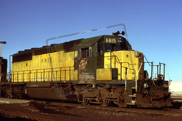 6815 CNW6815SD40-2 CNW YERMO, CA. 15TH DEC 1996. FRED QUAAS